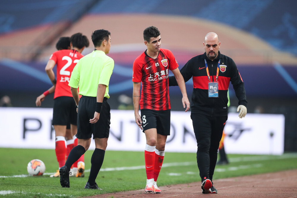 NG SPORTS-摩纳哥训练开放日，赛后手感冰凉引观众欢呼，亚冠在即，数据层面出现新趋势(裂隙尺训练视频教程)