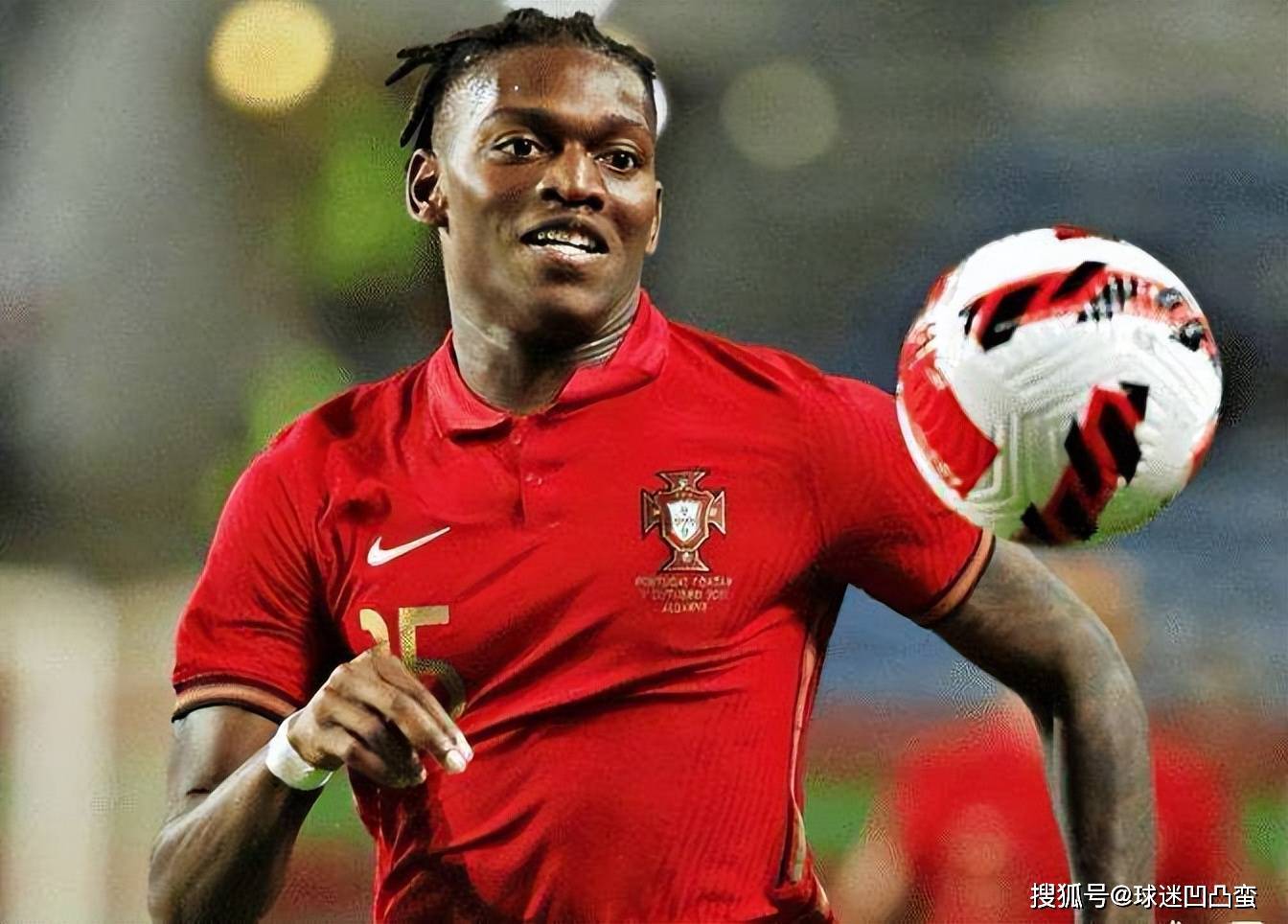 NG体育- 西班牙队观众热烈欢呼！，穆古鲁扎迎来三赛季出色发挥全场沸腾不已